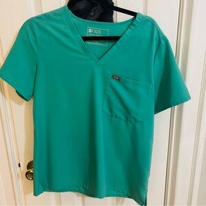 Figs Catarina scrub top surgical green